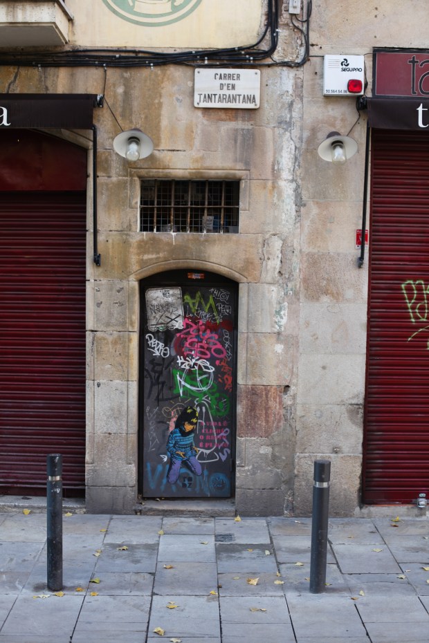 I love the little hidden doorways dotted around the Old City of Barcelona.